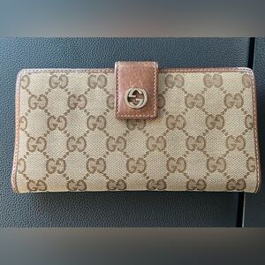 Pre owned original Gucci wallet